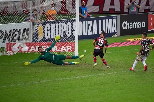 Flamengo vence primeira partida da final do carioca e fica na vantagem para segundo jogo