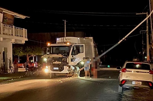 No Vale Do Piancó, caminhão derruba poste e deixa cidade sem energia