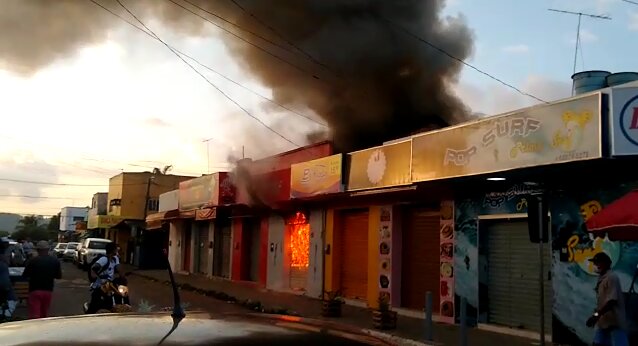 Incêndio em mercado público destrói estabelecimentos comerciais na paraíba