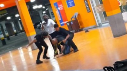 VÍDEO: Homem negro morre após ser espancado em supermercado