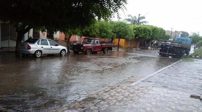 ITAPORANGA: Chuva forte banha município e faz açude sangrar, Veja índices