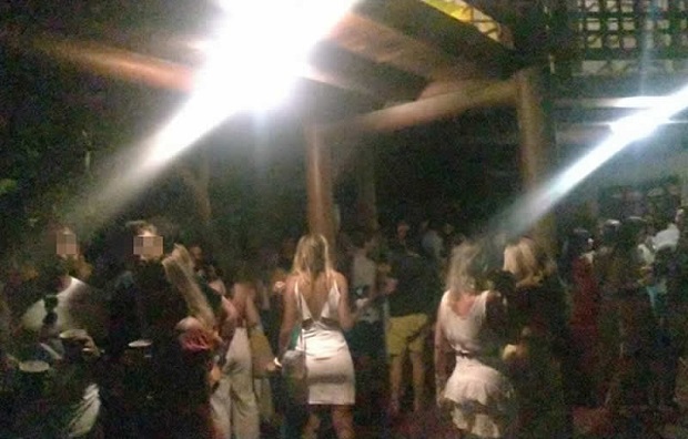 VÍDEO : Polícia acaba festa com 400 pessoas na casa de Elba Ramalho em Trancoso