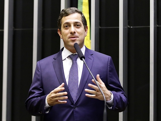 Deputado Gervásio Maia vota contra congelamento do piso salarial dos professores da educação básica