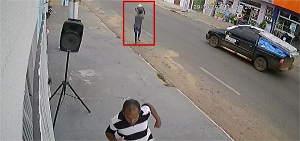 SANGUE FRIO : Câmera flagra homem sendo perseguido e executado à tiros em plena luz do dia
