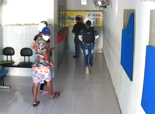 VÍDEO: Dupla armada tenta roubar lotérica em cidade no sertão paraibano
