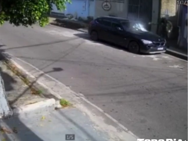 VÍDEO : Com Tiros de fuzil e pistola segurança de vereador morre após ter carro alvejado com 63 disparos