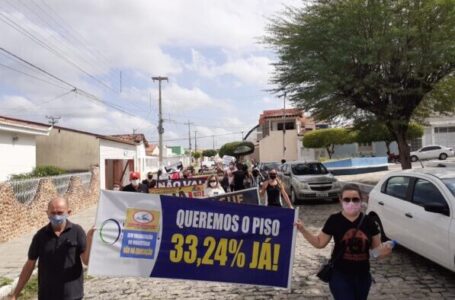 Após Itaporanga, professores de Piancó também fazem protesto por reajuste salarial