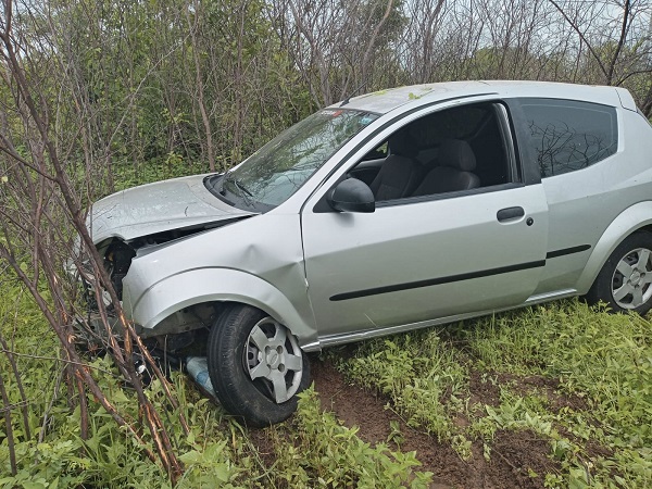 Grave acidente entre um veículo e uma motocicleta deixa vítima fatal na BR-361 no vale do Piancó