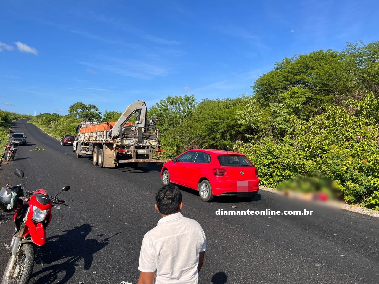 Colisão entre moto e carro deixa homem morto em rodovia no vale do Piancó