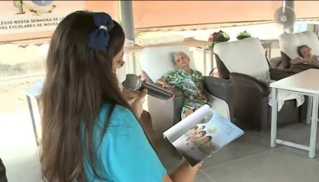 Menina de 11 anos cria projeto de leitura para idosos no Sertão da Paraíba