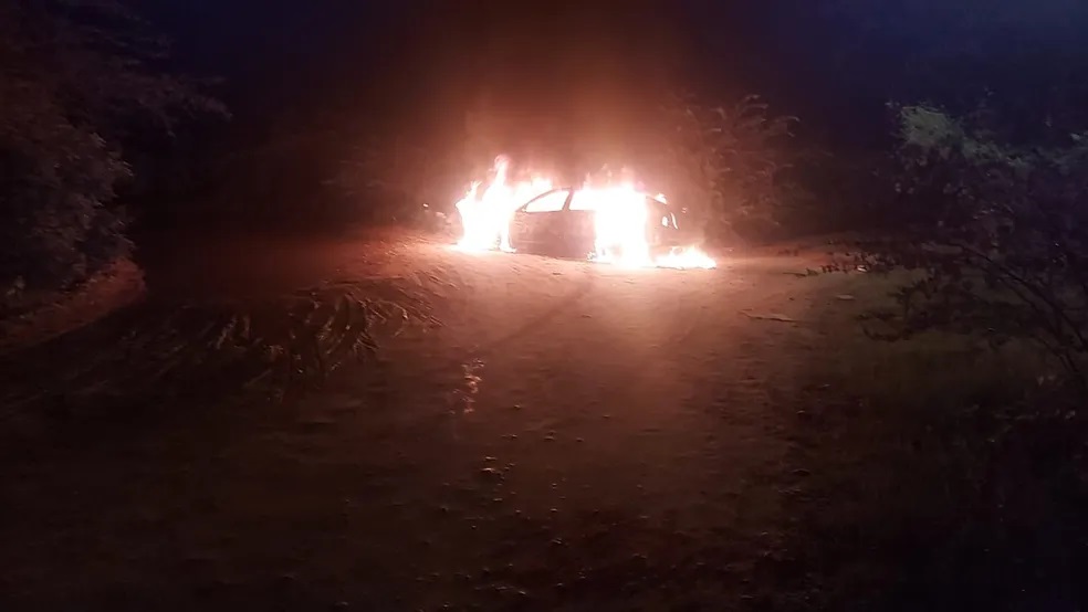 Homem põe fogo no próprio carro para tentar dar ‘golpe do seguro’ culpando os ataques no Rio Grande do Norte