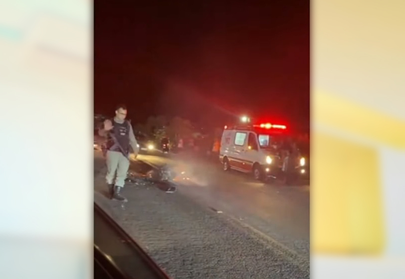 Homem morre após colidir moto com van e veículo pegar fogo, no interior da Paraíba