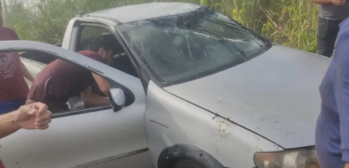 Homem morre após ter carro arrastado por correnteza de riacho, na Paraíba