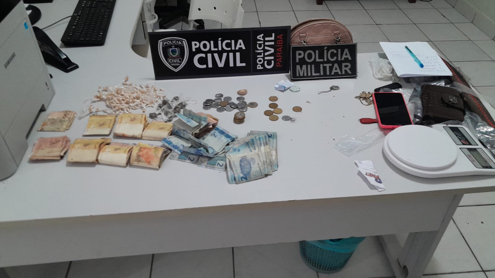 Polícia prende mulher em flagrante por tráfico de drogas no Vale do Piancó