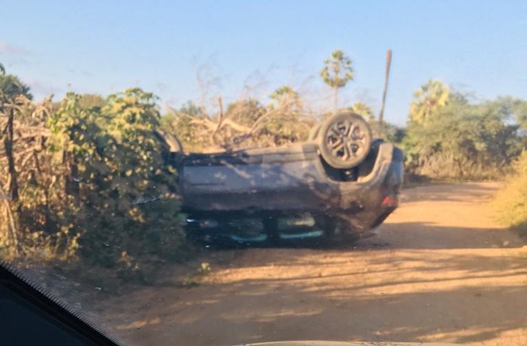 Prefeito de Itaporanga sofre acidente e capota carro na madrugada deste domingo (16)