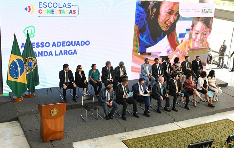 Governo Federal promete levar internet a mais de 1,6 mil escolas na Paraíba