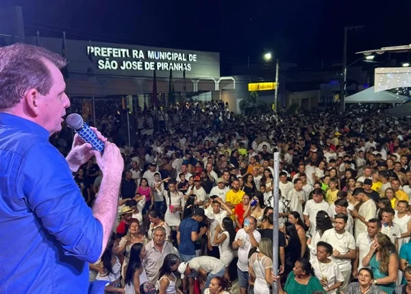 Deputado Chico Mendes participa do maior réveillon do Sertão da Paraíba
