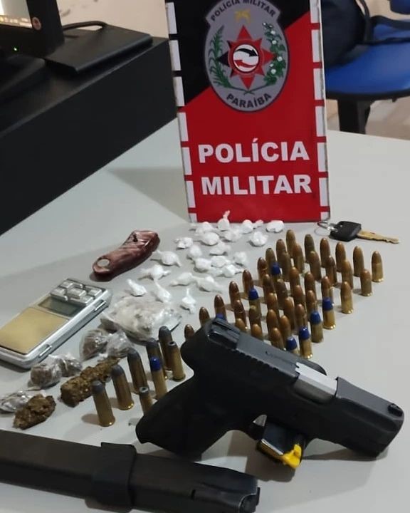 EM ITAPORANGA : Polícia Militar desarticula depósito de drogas e apreende arma de fogo