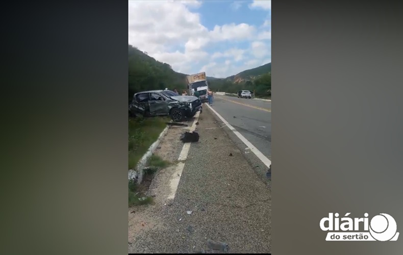 Grave acidente envolvendo três carros e dois caminhões é registrado na Serra de Santa Luzia
