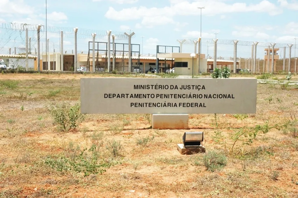 Dupla ligada à facção de Fernandinho Beira-Mar foge de presídio federal em Mossoró-RN
