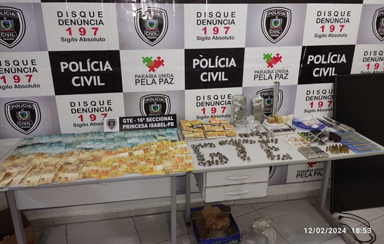  Mãe e dois filhos são presos  com mais de R$ 12 mil, drogas, armas e munições no sertão da Paraíba