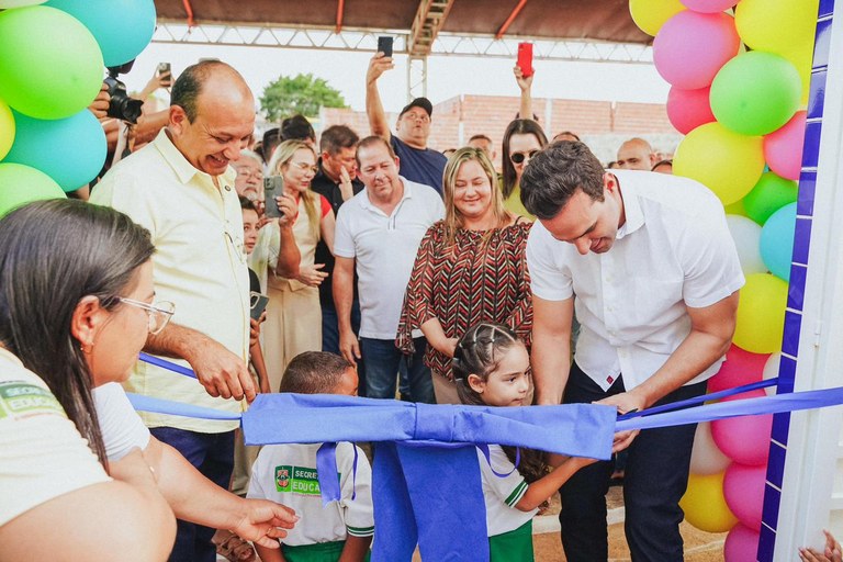 Lucas Ribeiro inaugura creche e assina contratos do Empreender no Vale do Piancó