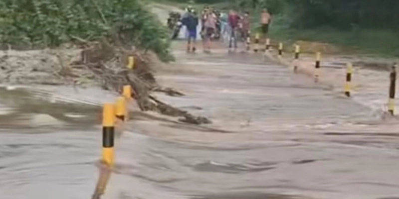 Chuva intensa faz riacho do Aguiar registrar grande cheia e anima moradores