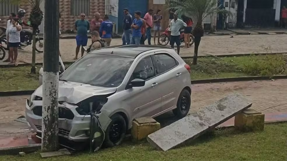 Homem é morto a tiros enquanto dirigia carro na Paraíba