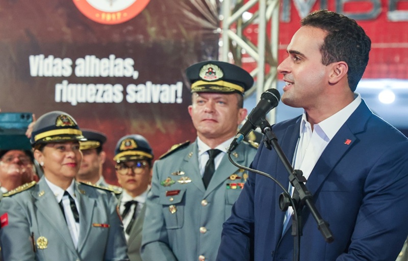 Governador Lucas Ribeiro autoriza convocação de PMs e Bombeiros durante formatura de oficiais