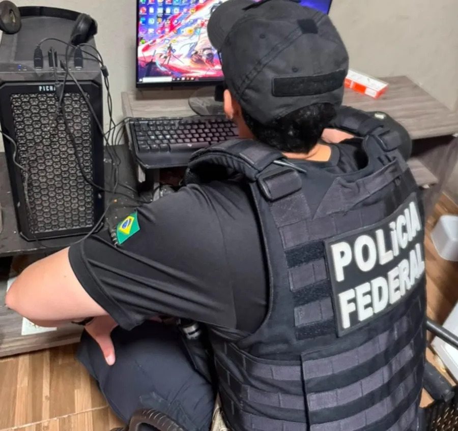Polícia Federal prende homem por armazenar material de abuso sexual infantojuvenil na cidade de Sousa